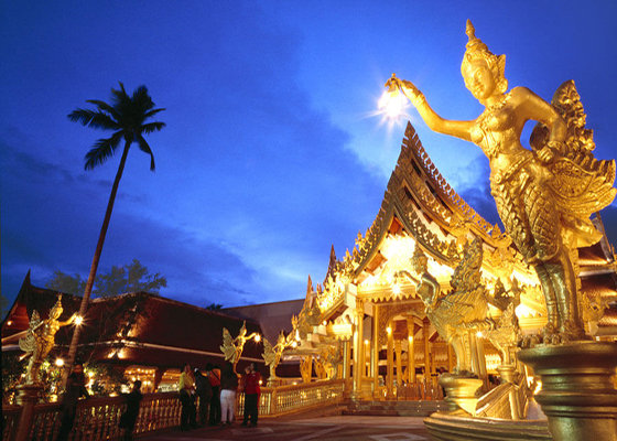 Private Shopping at JuncyLon with Dinner and Phuket Fantaesea