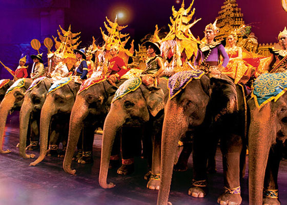 Private Shopping at JuncyLon with Dinner and Phuket Fantaesea